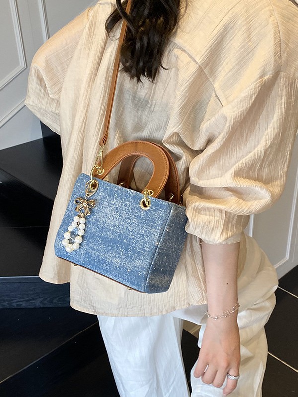 Diseño de nicho color en contraste bolso cuadrado pequeño portátil femenino 2025 nuevo bolso diagonal de diamantes retro de alta gama de moda