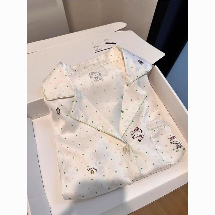 Venta al por mayor transfronteriza de seda de hielo de imitación de dibujos animados pequeños nuevos pijamas de verano para mujer traje de pantalones cortos de manga corta estampados ropa fina para el hogar estilo lindo