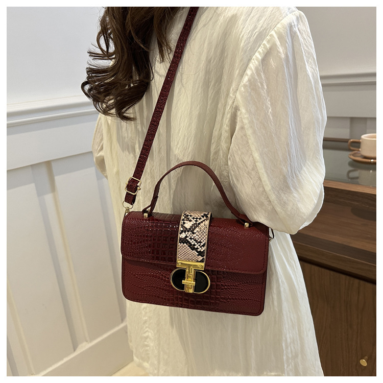 Korean casual fashion handbag 2024 new simple crocodile pattern single shoulder crossbody small square bag_voghion.com