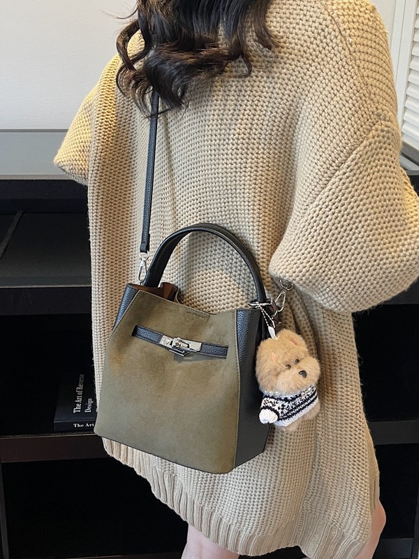 Bolso de venta caliente, bolso de mochila para mujeres 2025, nuevo nicho coreano de alto nivel, bolso de cubo de mano de empalme