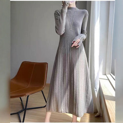2025秋冬打底连衣裙女纯色百搭长袖修身百褶藏肉配大衣针织裙