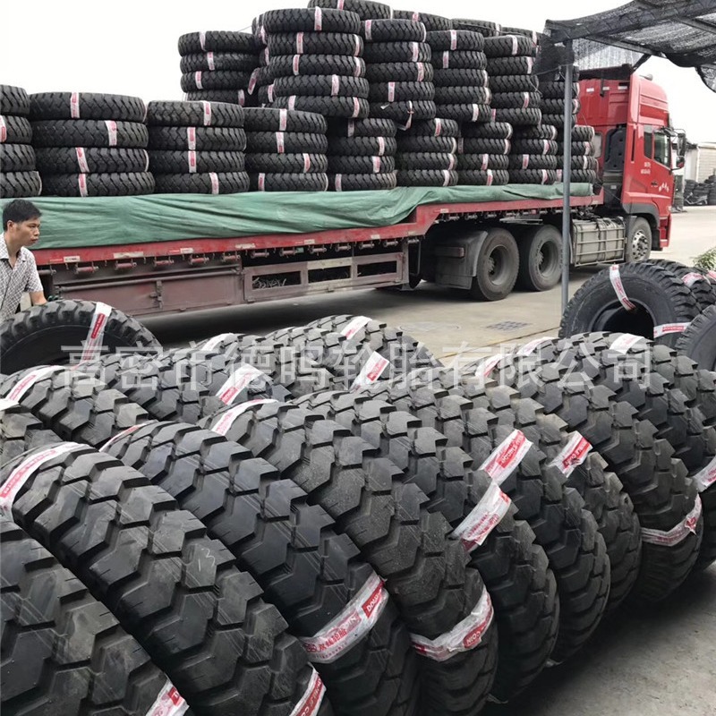 Mina carga de alambre de acero neumático 1100/1200R20 camión neumático 1200R20 neumático engrosamiento