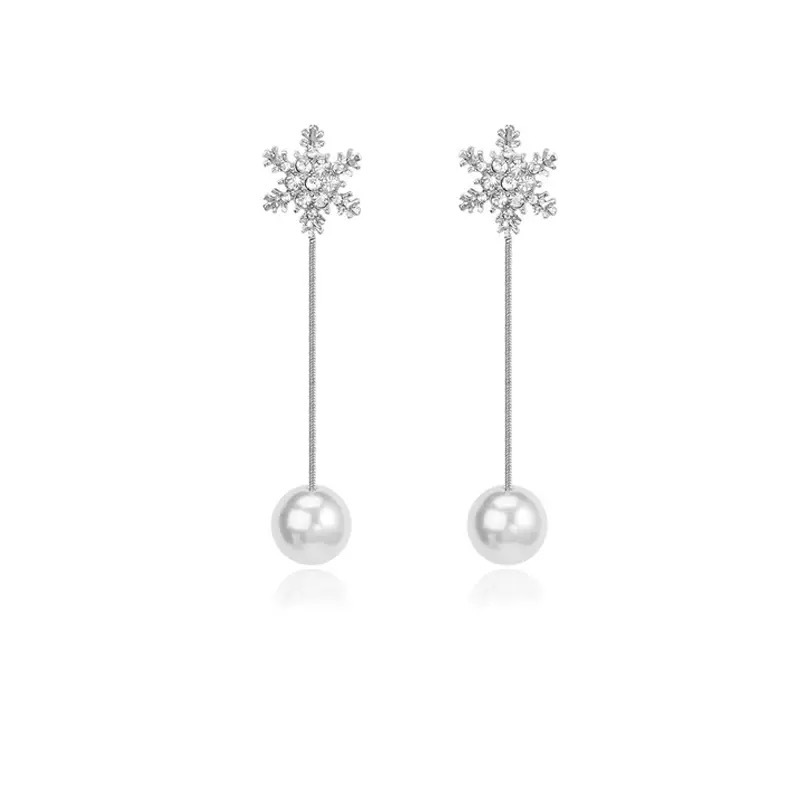 Asymmetrical earrings from pearl