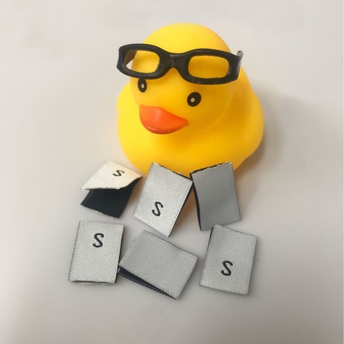 Label the XXS size clothing on the dress with BAL code number, hang tag, ready-to-wear letter code label, Baji collar label, size fabric tag.