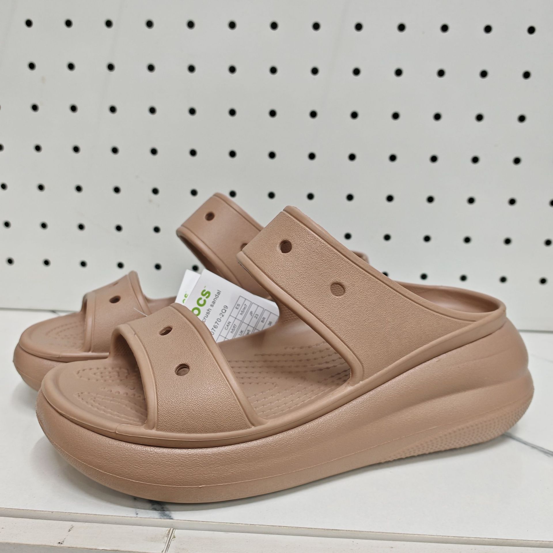 The iron color of puff double-strap slippers