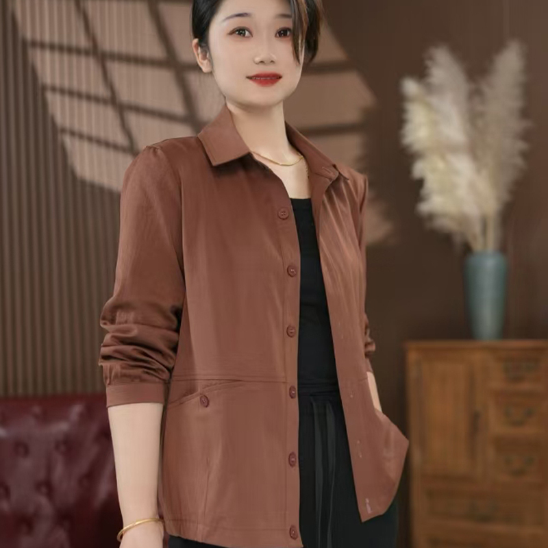 New Casual Shirts for Middle-Aged and Elderly Women, Spring and Autumn, for Petite Moms, Thin Layered Cardigans, Versatile Jackets New Casual Shirts for Middle-Aged and Elderly Women, Spring and Autumn, for Petite Moms, Thin Layered Cardigans, Versatile Jackets