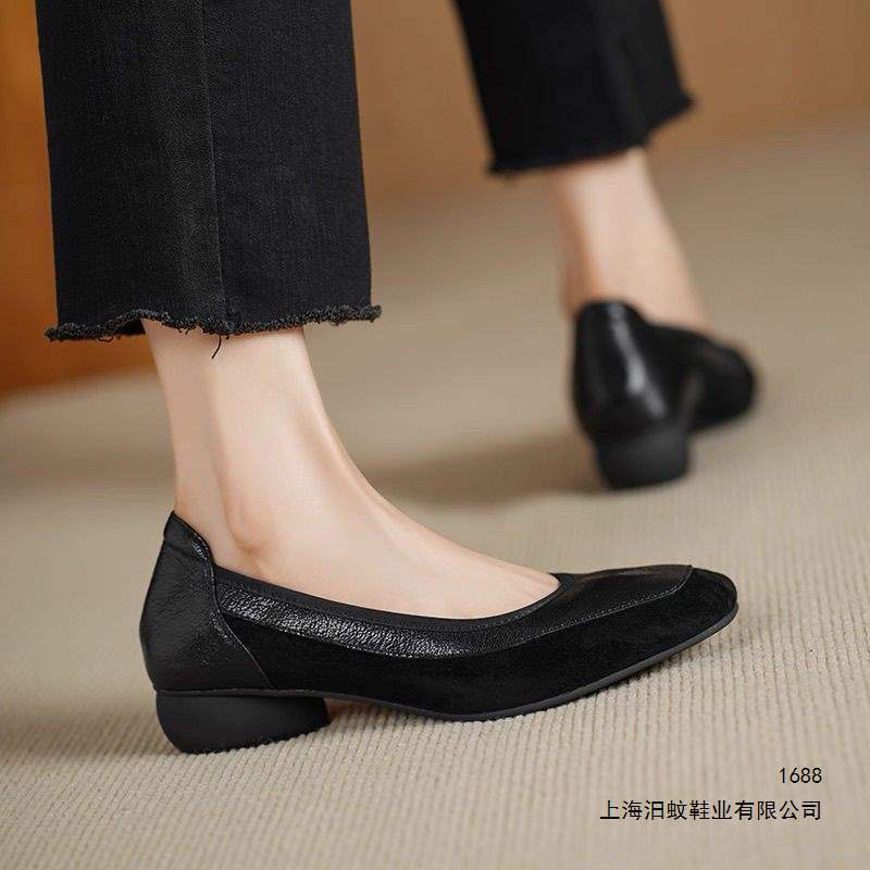 New Chinese-Style Chunky Heel Shallow Mouth Single Shoes for Women 2026 Spring and Autumn New French Evening Style Non-Slip Slip-On Soft Sole Mom Shoes New Chinese-Style Chunky Heel Shallow Mouth Single Shoes for Women 2026 Spring and Autumn New French Evening Style Non-Slip Slip-On Soft Sole Mom Shoes