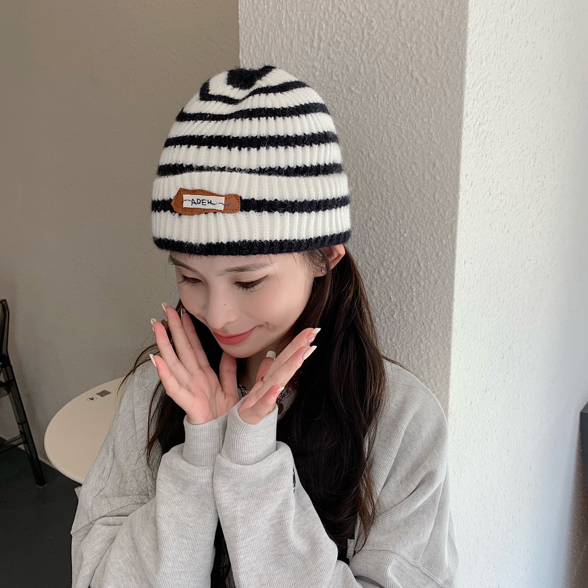 Autumn And Winter Knitted Hat Wild Striped Wool Knitted Hat Warm Wool Knitted Hat display picture 2