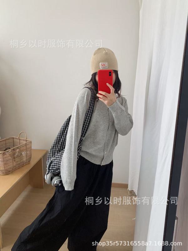 以时 秋装新品韩系减龄款针织小开衫女 软糯爱心扣毛衣小开衫女|undefined