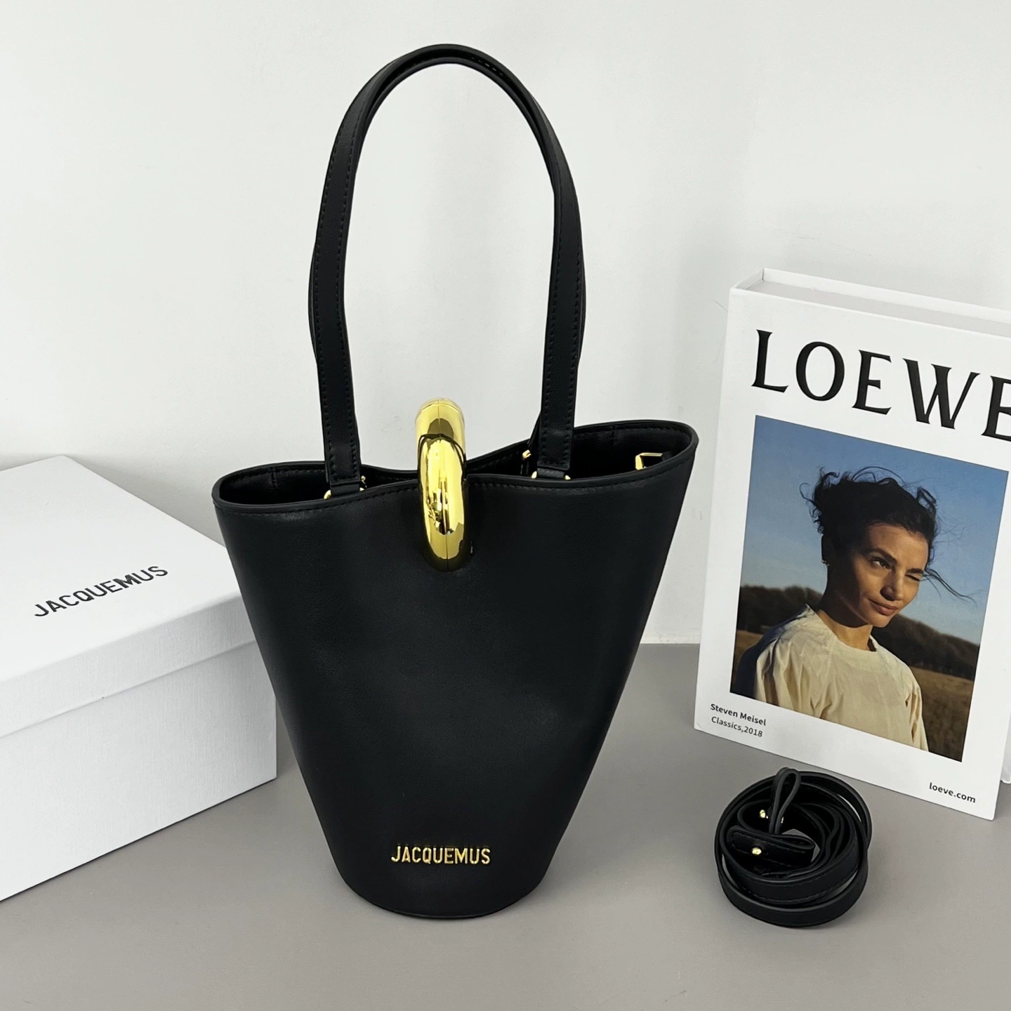 Французская нише Jacquemus персонализированная асимметричная сумка из натуральной кожи для повседневного использования простая и модная с золотой пряжкой