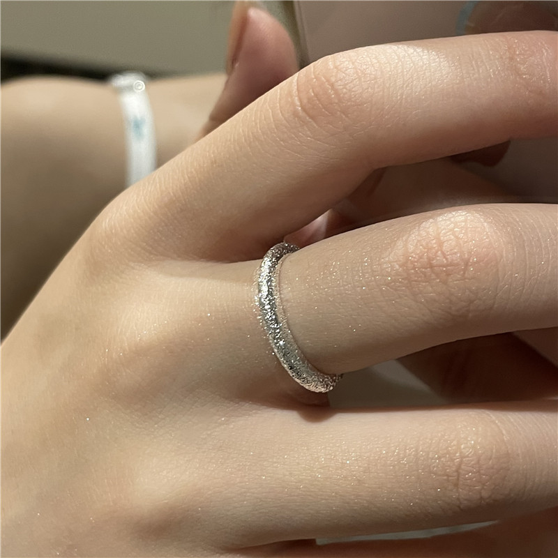 Koreanischer Modischer Nischen-metall-silber-pigment Ring Matti Erter Ring Weiblich 2021 Neuer Stil Gezeiten Netz Roter Zeigefinger Ring Ring display picture 6