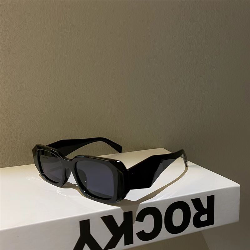 Retro fashionable square sunglasses hip-hop style