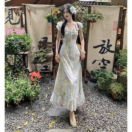 微胖mm茶歇法式高级感甜美碎花连衣裙女海边度假风荷叶边收腰长裙