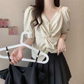 大码女装短袖T恤女夏季设计感小众胖妹妹显瘦扭结露肩常规袖上衣