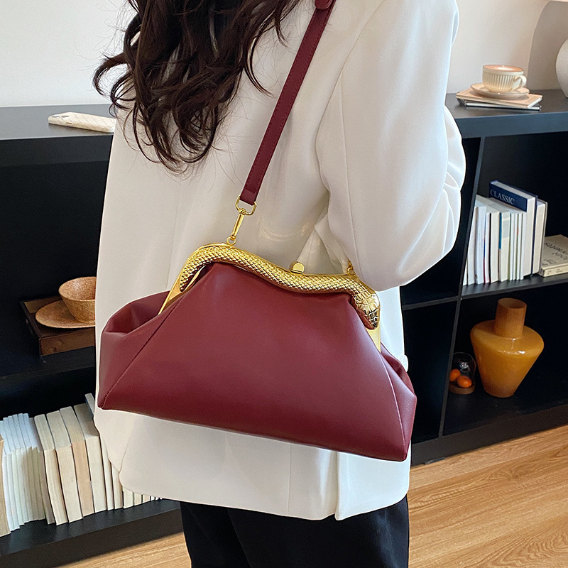 Light Luxury Clutch Bag 2026 Spring New Fashion Shoulder Bag Women's Bag Versatile Crossbody Bag Evening Clutch Bag