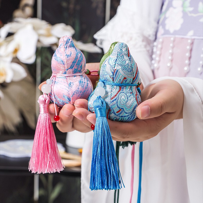 2026 New Style Fulu Sachet, Small Gift for the Dragon Boat Festival, Cultural and Creative Tourist Attraction, Hand-Sewn Gourd Amulet Sachet