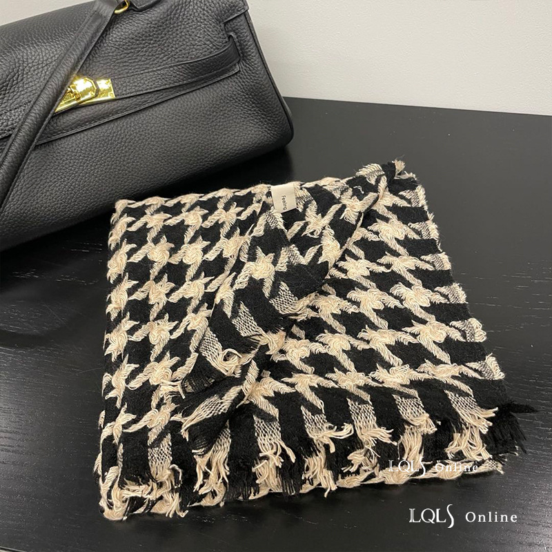 Retro black colored high-end demi-season warm scarf