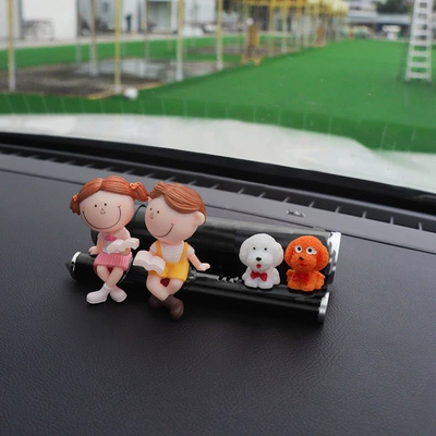 Cute Cartoon Internet Celebre Car Nömrəli dayanma kartı - black-couple-reading-2-dogs