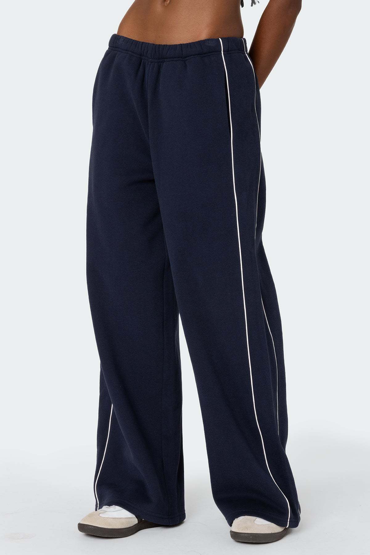 Europa y los Estados Unidos transfronterizos otoño y invierno personalidad callejera mujer blanco contraste rayas laterales casuales cintura elástica pantalones deportivos rectos