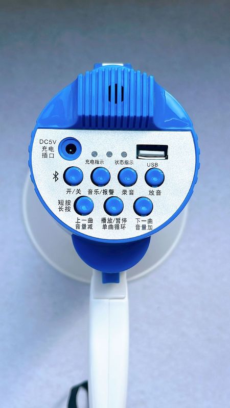 携帯の拡声器の大音量のスピーカーを持っています。|undefined