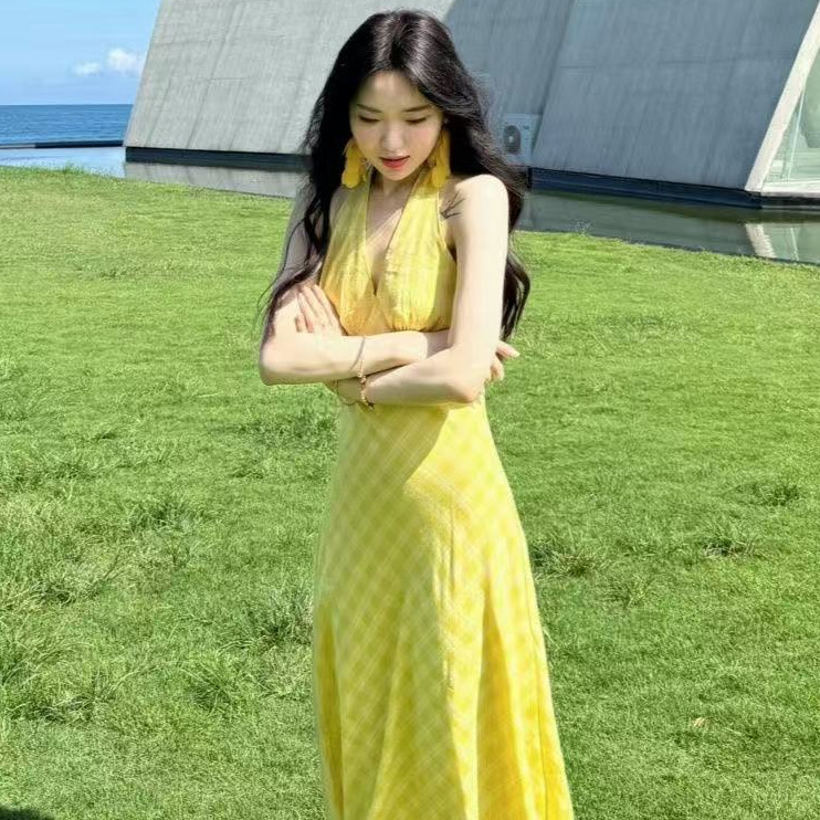 黄色格子吊带连衣裙V领挂脖收腰长裙夏季辣妹设计感夏季新款显瘦|undefined
