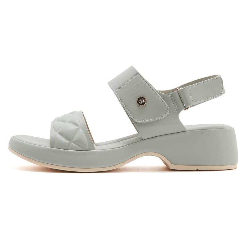 222-1 Nueva primavera y verano de 2025 Amazon metal casual zapatillas frías para mujeres antideslizantes en la playa de arena