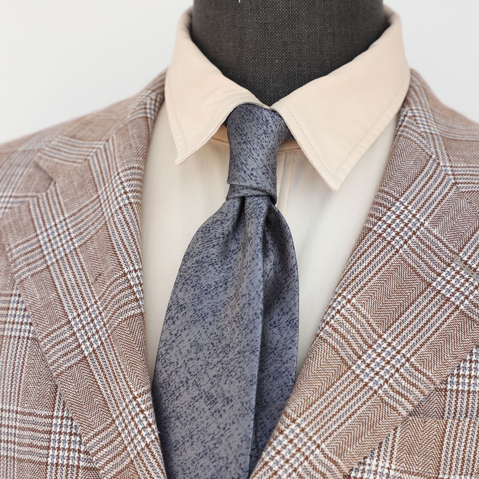 Cravatta formale da uomo, da lavoro, nera, con motivo marrone scuro, da 8 cm, tinta unita_voghion.com