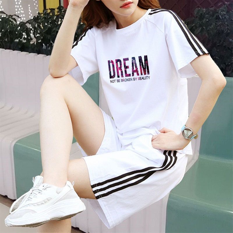 흰색 정장 별이 빛나는 하늘