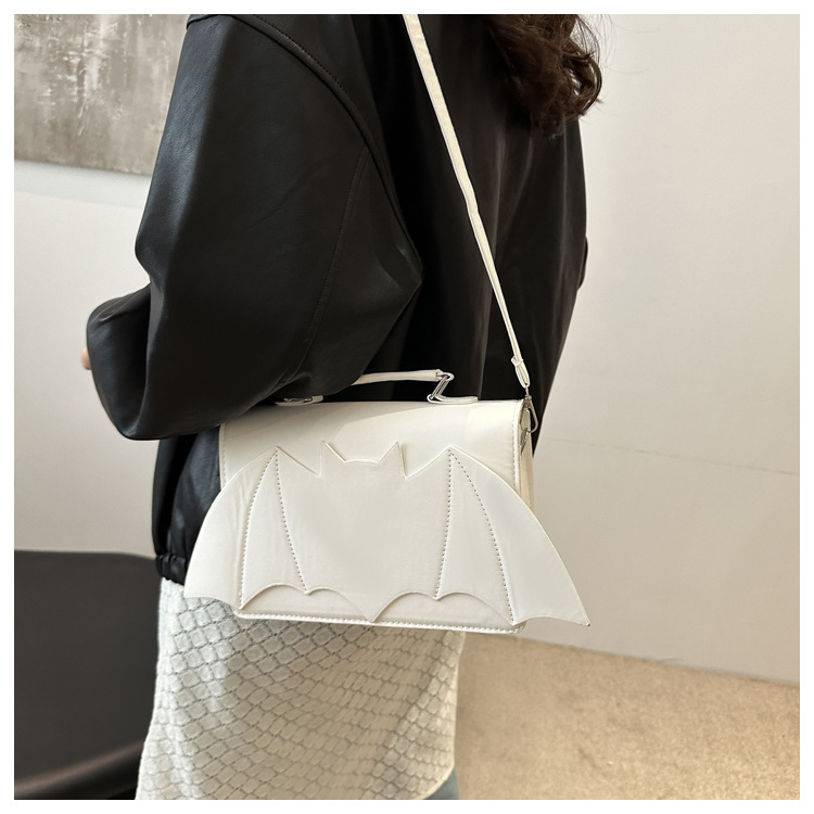 A new 2024 European and American Halloween single-shoulder bag for women, with a unique and funny bat style and a trendy crossbody bag undefined