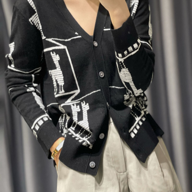 Special Offer Welfare Early Spring New European Slim-fit V-neck Single-breasted Cartoon Fawn Printed Wool Cardigan