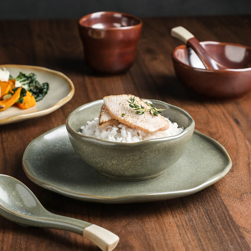 Retro-Style Japanese Tableware Ceramic Set: Bowl, Spoon, Plate, Cup Four-Piece Set, Rustic Ceramic Display Plate for Restaurant and Commercial Dining Retro-Style Japanese Tableware Ceramic Set: Bowl, Spoon, Plate, Cup Four-Piece Set, Rustic Ceramic Display Plate for Restaurant and Commercial Dining