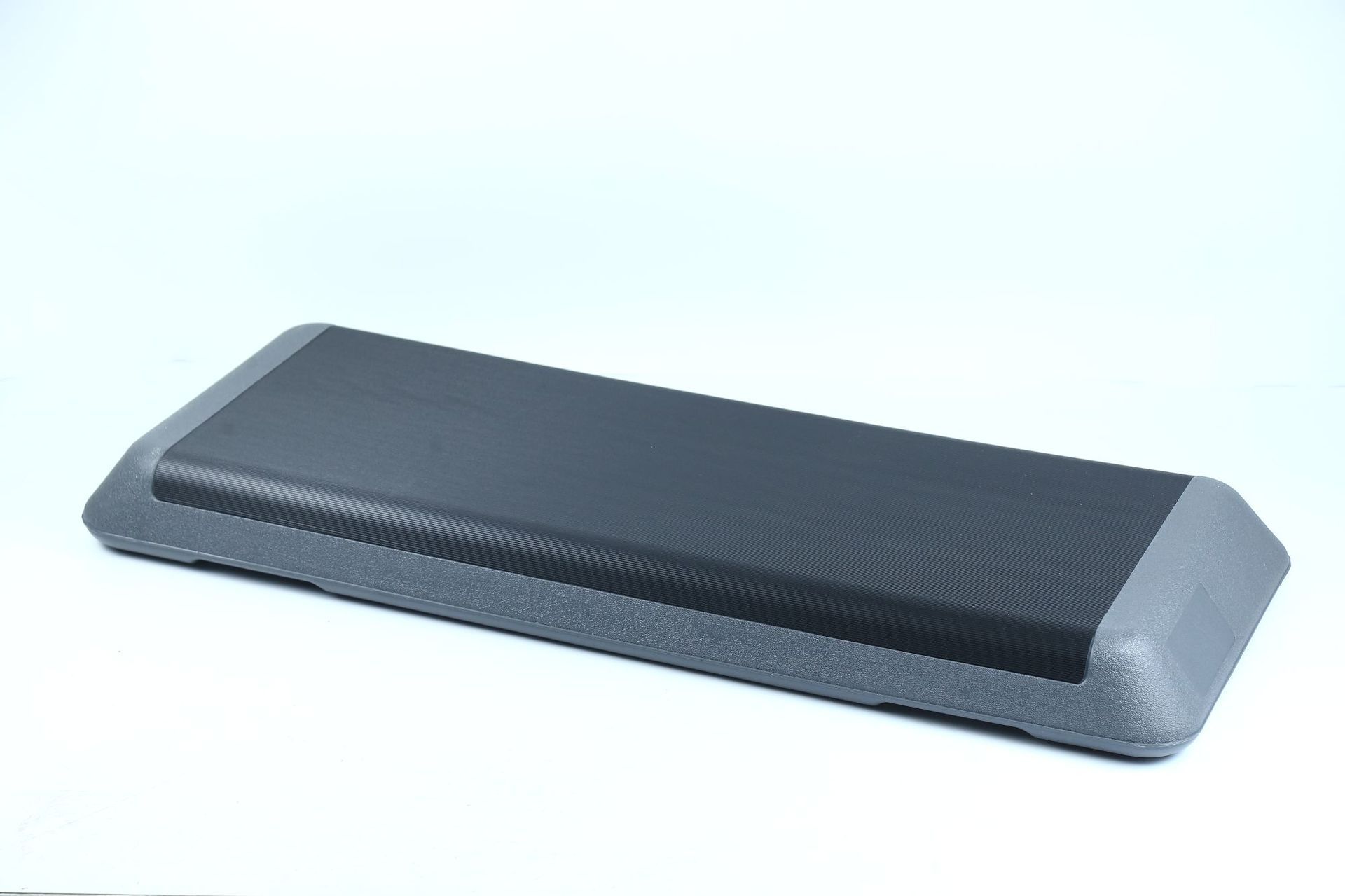 110 см (одиночная доска) — кожа серого цвета.