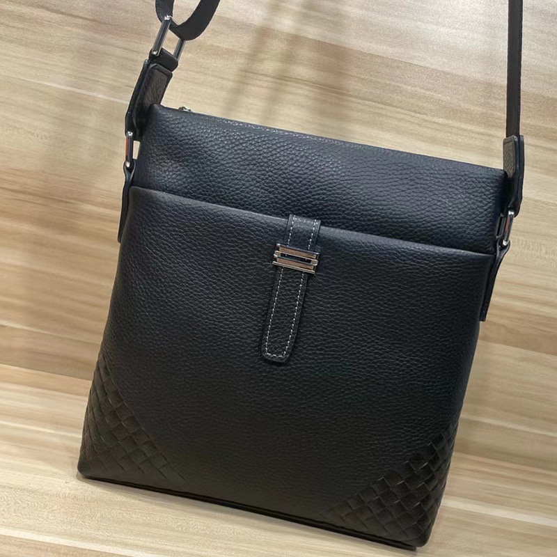 Wholesale first layer cowhide shoulder bag men's bag genuine leather Korean messenger bag men's bag casual large capacity backpack