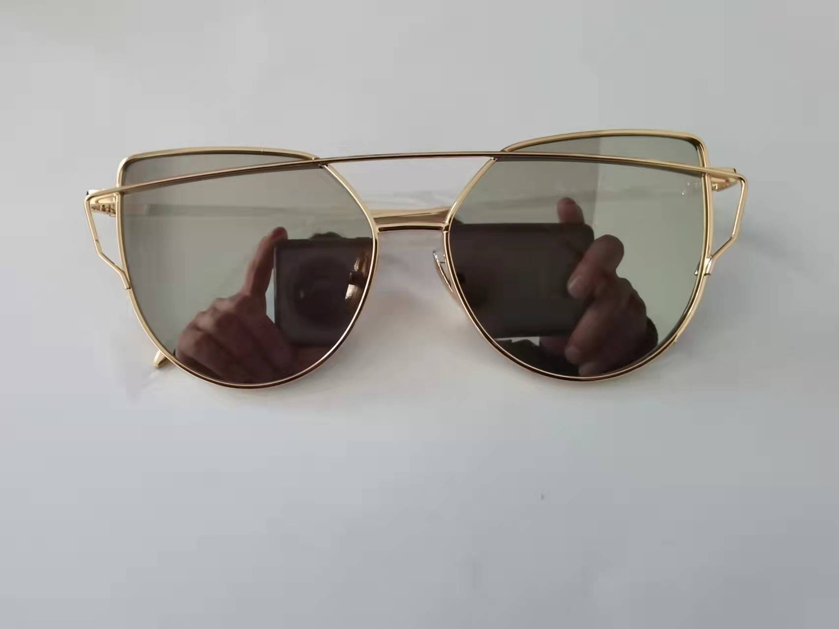 골드 프레임 화이트 머큐리