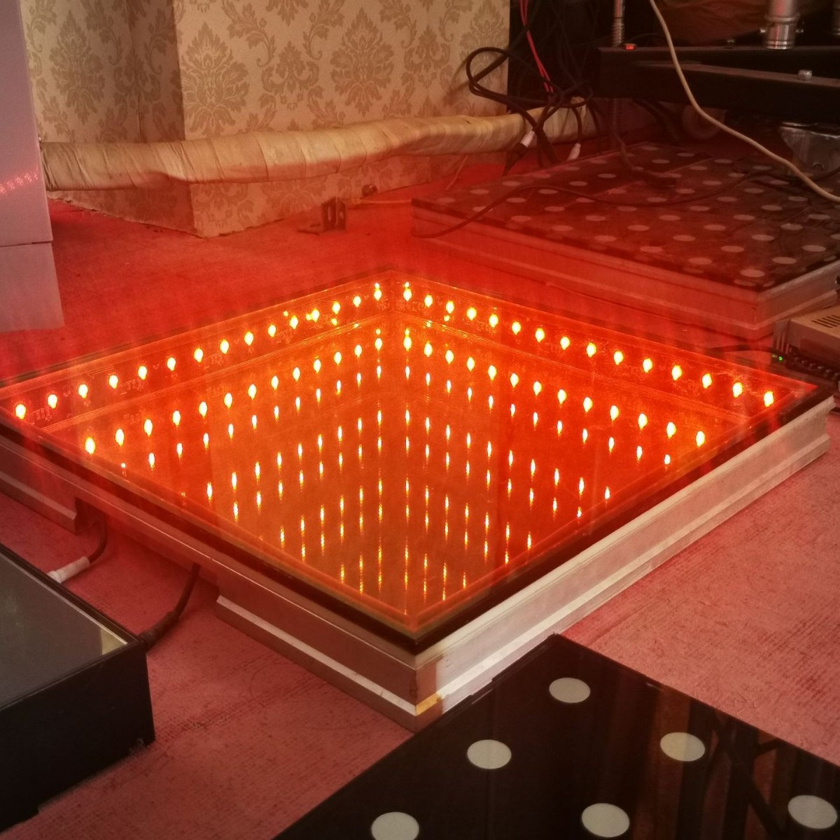 厂家直销酒店宴会舞池板LED拼装婚礼舞池板防火舞池板