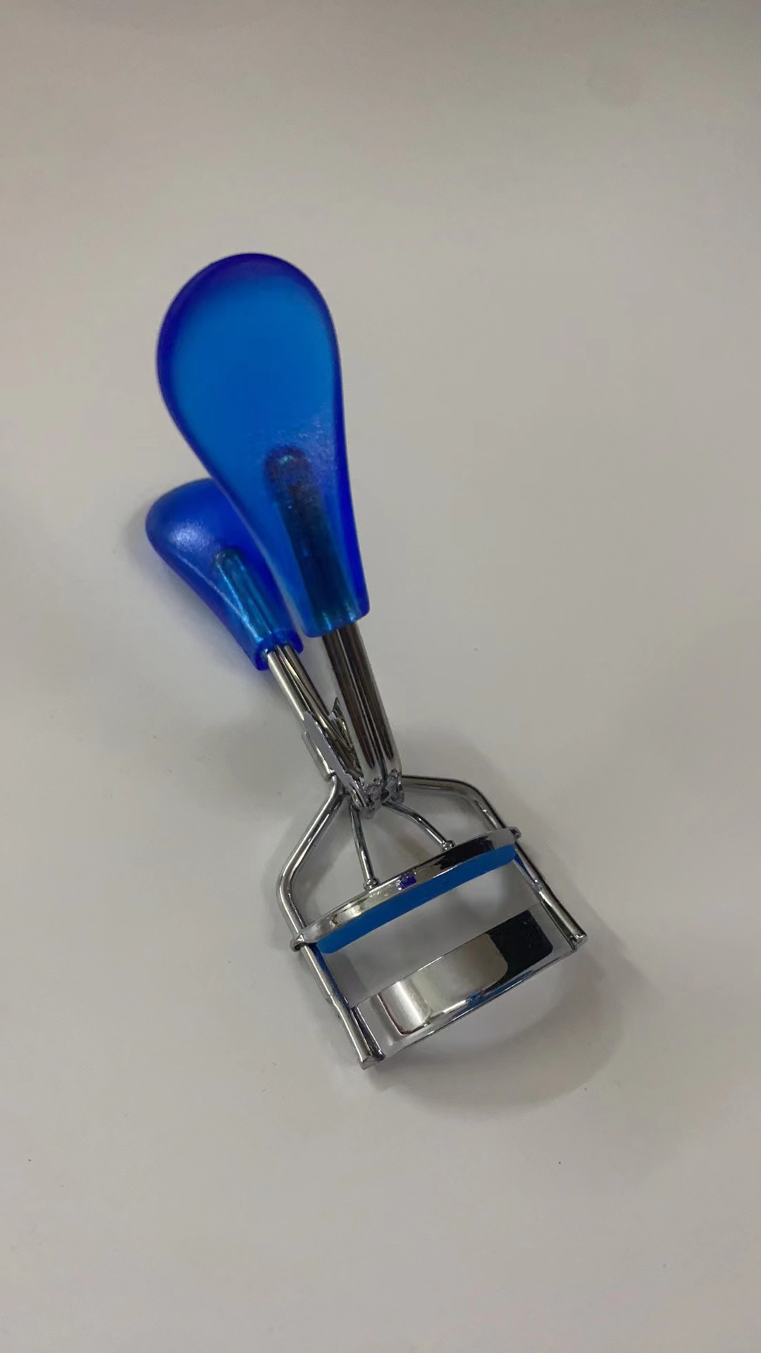 Rizador de pestañas de gran angular muestra gratis rizador de pestañas parcial herramienta de belleza rizador de pestañas portátil rizador de pestañas de belleza al por mayor