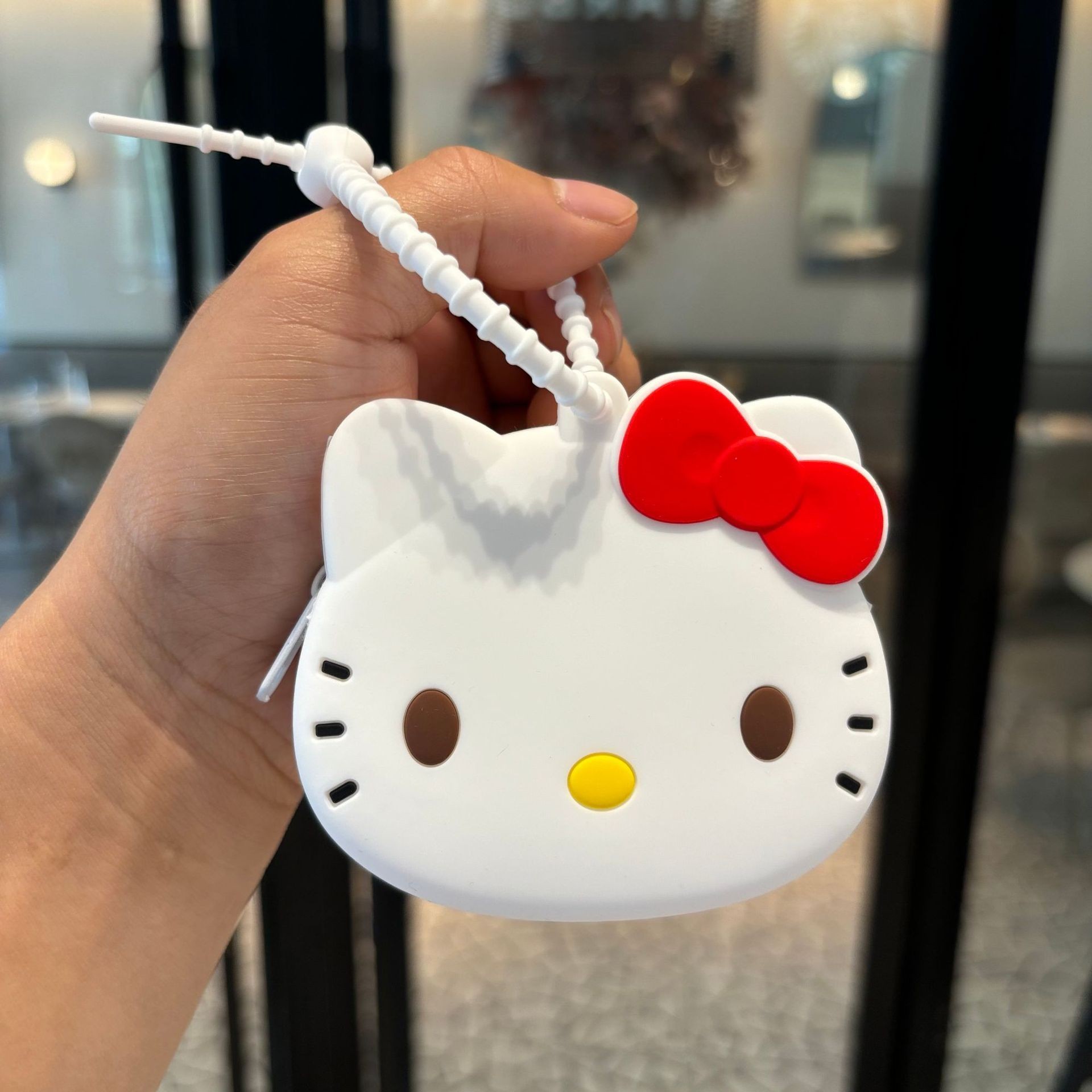 サンリオの小銭入れのキーホルダーが可愛いです。