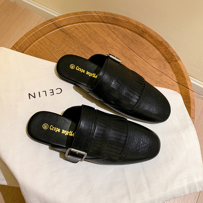 Botón con flecos tallados, medias pantuflas Muller, ropa exterior de mujer, zapatos de cuero perezosos retro de primavera y verano, fondo plano