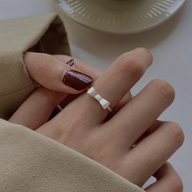 Matte adjustable ring with bow