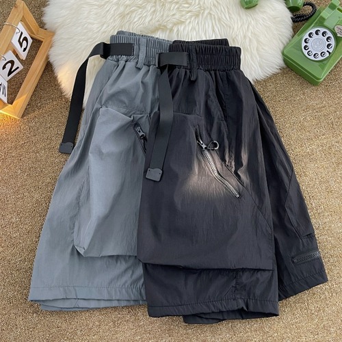 Shorts trendy casual popular fashion Instagram relaxed stylish handsome fashionable Hong Kong style