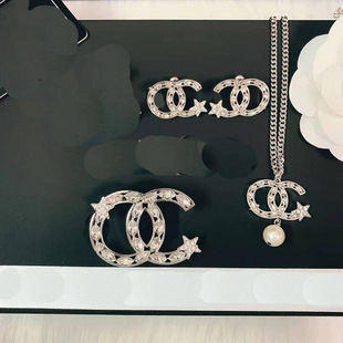 Xiangjia Xiaoxiang Style 2020 New Double C Maintenance Brooch Necklace Earrings Women's Horse Eye Rhinestone Corsage Pin