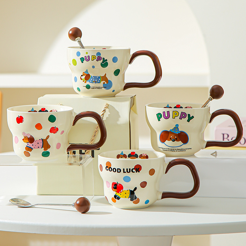 Serie de tazas de perro de salchicha chicas lindas tazas de agua potable domésticas nuevas tazas de café de desayuno de cerámica 2025 tazas