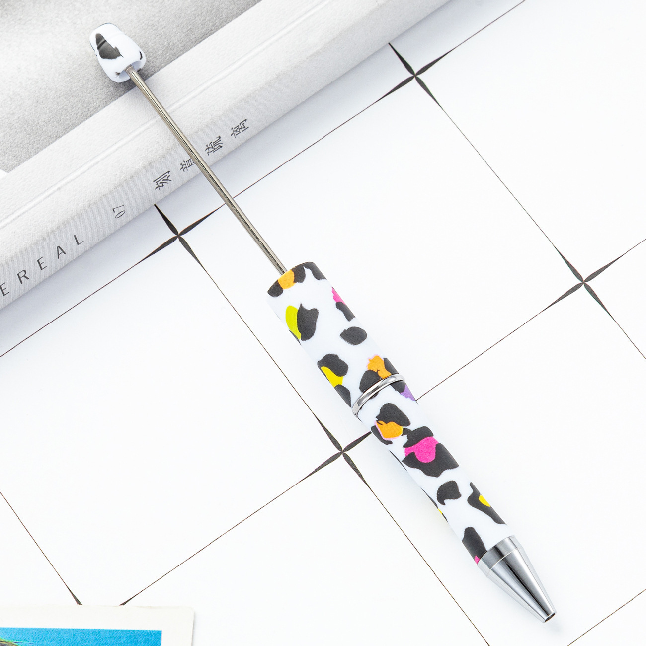 Diy plástico creativo mano de leopardo flor de cuentas al por mayor de alto valor de impresión plástico cuentas