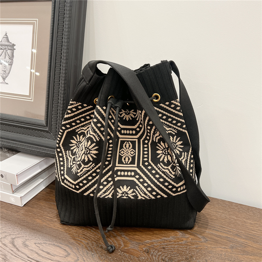 Women's Medium Knit Geometric Vintage Style Classic Style String Tote Bag display picture 14