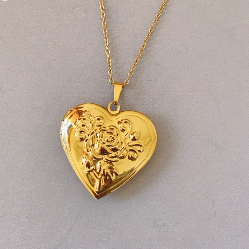 1 Piece Quantity Casual, Daily Occasion 18K Gold Plated Rose Gold Plated White Gold Plated 316 Stainless Steel Ion Plating (IP) Heart Shape Rose IG Style Locket Necklace For Unisex