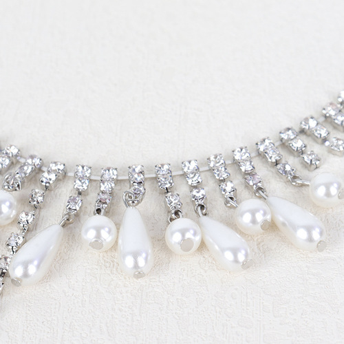Sweet and cool cross-border jewelry chest chain, sexy and simple lady claw chain chest decoration, internet celebrity pearl, fashionable and elegant body chain
