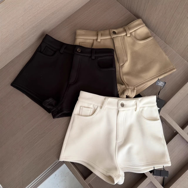 White High-Waisted Slimming Casual Shorts for Women, New Autumn and Winter Style, Fleece-Lined, Versatile, Stylish, Work-Ready, Hip-Hugging Hot Pants