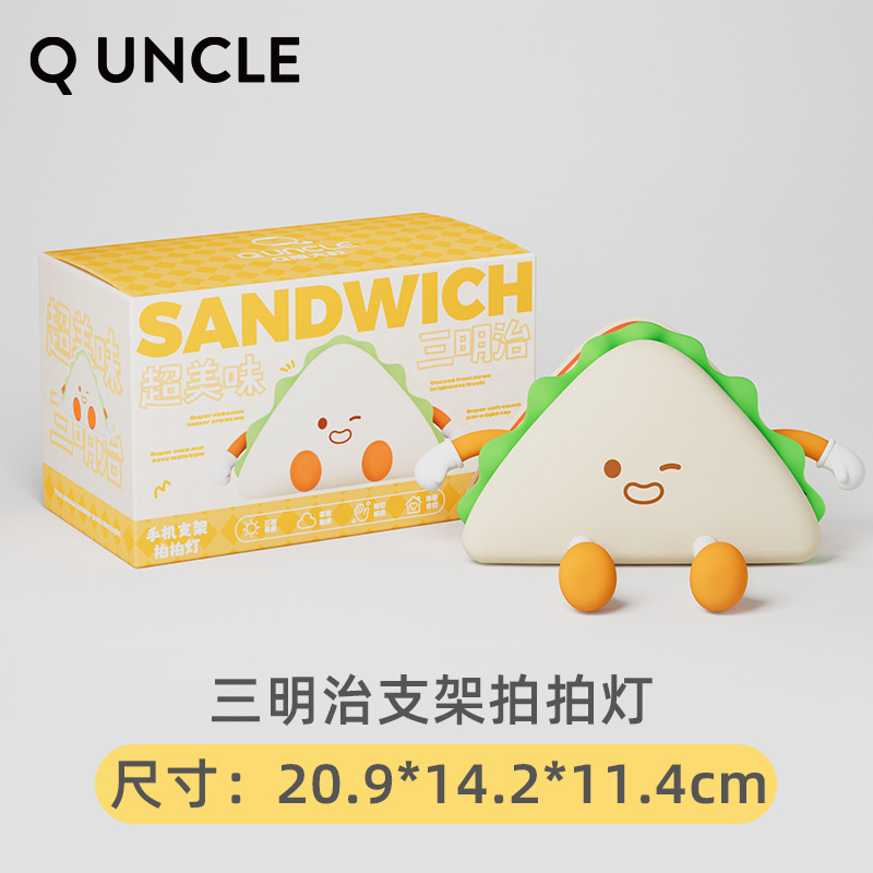 サンドイッチの午後のお茶の夜の明かりはテーブルのベッドの上の雰囲気を飾っています。|undefined
