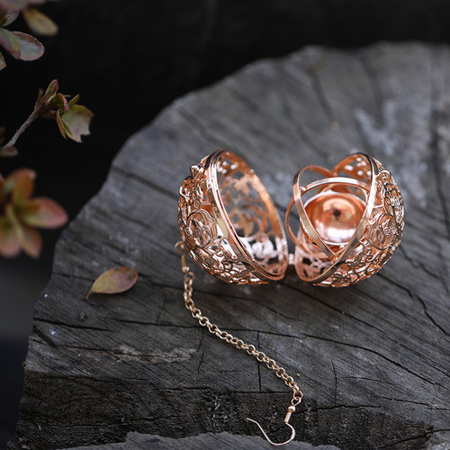 Imperial concubine grape flower and bird pattern silver ancient style hollow sachet ball portable incense wearable car pendant incense pill aromatherapy burner