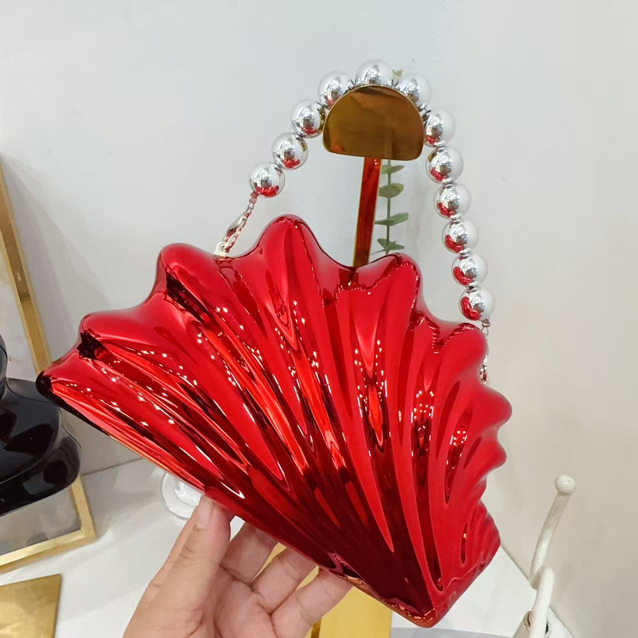 Bolsa de cena de lujo ligera transfronteriza estilo de conchas personales bolsas acrílicas perlas portátiles brillante cara de moda damas bolsas de noche